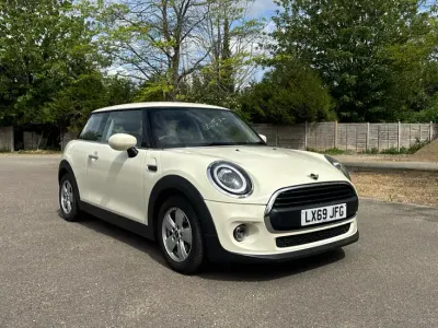 Usado Mini ONE Classic 101 CV (74 kW) 2019 Blanco Utilitario