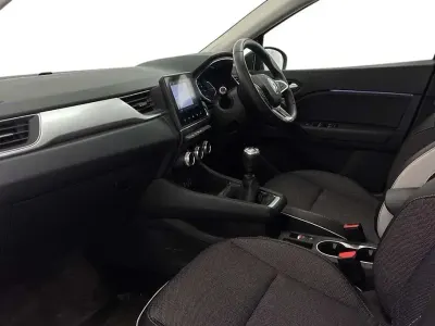Used Renault Captur Version S 140 HP (102 kW) 2021 Flame red  SUV
