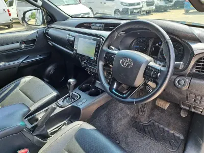 Used Toyota HiLux Luxury 201 HP (147 kW) 2023 Grey Pickup