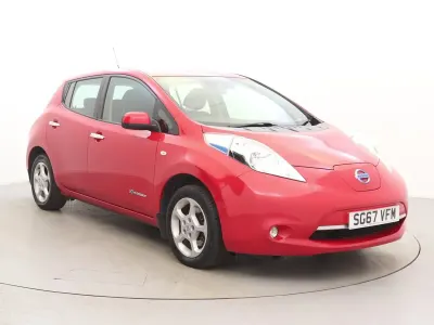 Begagnad Nissan Leaf Acenta 80 kW (109 HK) 2017 Röd Halvkombi