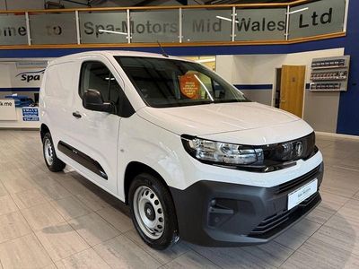 Used Vauxhall Combo S 100 HP (73 kW) 2024 White MPV