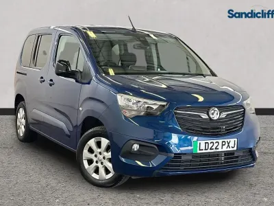 Used Vauxhall Combo 100 kW (136 HP) 2022 Blue MPV