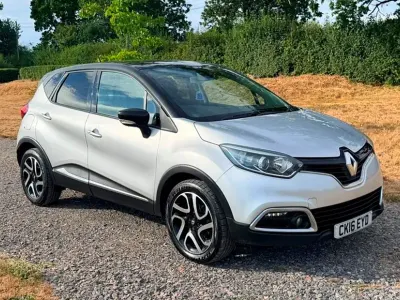 Used Renault Captur Dynamique 88 HP (64 kW) 2016 Silver/black SUV