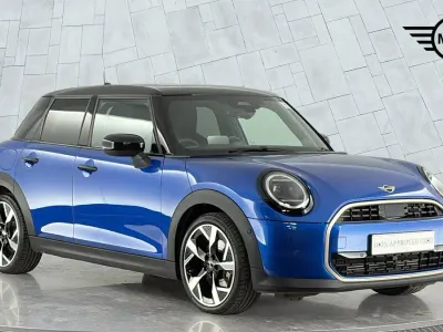 Używany Mini Cooper Hatch 113 kW (154 KM) 2025 Niebieski Hatchback