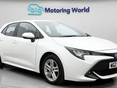 Used Toyota Corolla 122 HP (89 kW) 2022 White Hatchback