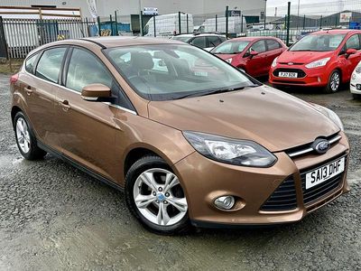 Begagnad Ford Focus Zetec 2013 Brun Halvkombi