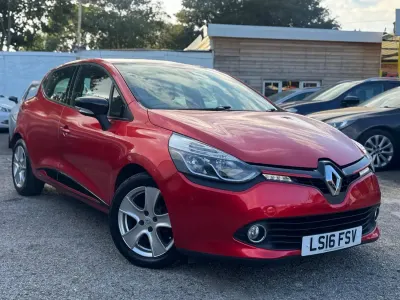 Used Renault Clio Dynamique 90 HP (66 kW) 2016 Red Hatchback