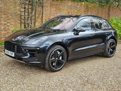 Used Porsche Macan Turbo 440 HP (323 kW) 2019 Black SUV