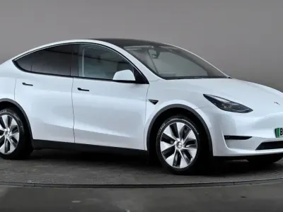 Begagnad Tesla Model Y Long Range AWD 378 kW (514 HK) 2022 Vit SUV