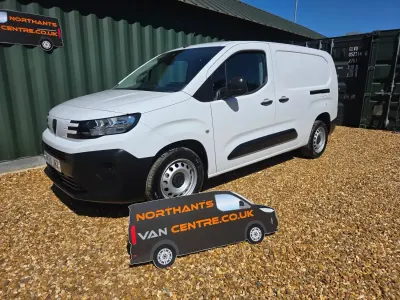 Second-hand Peugeot Partner 131 CP (96 kW) 2024 Alb Monovolum