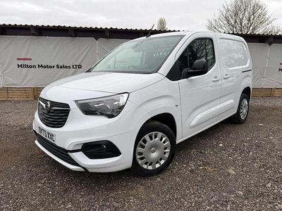 Second-hand Vauxhall Combo 100 CP (73 kW) 2023 Alb Monovolum