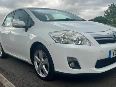 Used Toyota Auris Hybrid