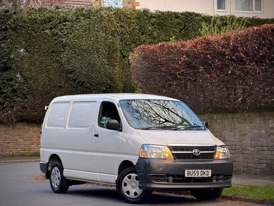 Used Toyota HiAce 120 HP (88 kW) 2009 White Van