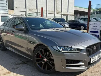 Gebraucht Jaguar XE R-Sport 180 PS (132 kW) 2017 Grau Limousine