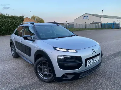 Used Citroën C4 Cactus Feel 100 HP (73 kW) 2015 Silver Hatchback