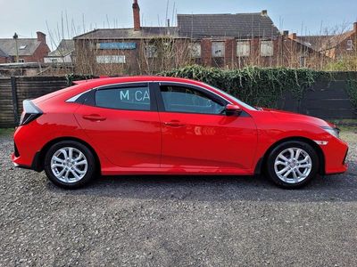 Used Honda Civic SE 2018 Red Hatchback