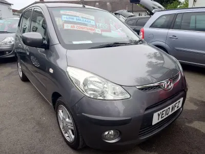 Usado Hyundai i10 Comfort 78 HP (57 kW) 2010 Cinzento Citadino