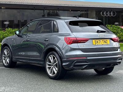 Usado Audi Q3 Black Edition 150 HP (110 kW) 2021 Cinzento SUV