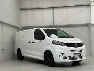 Used Vauxhall Vivaro 100 HP (73 kW) 2019 White MPV