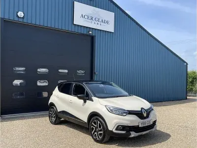 Used Renault Captur Dynamique 90 HP (66 kW) 2018 Cream/black SUV