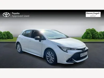 Used Toyota Corolla 140 HP (102 kW) 2025 White Hatchback