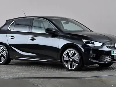 Usado Vauxhall Corsa-e Ultimate 100 kW (136 HP) 2023 Preto Citadino