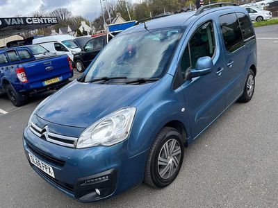 Begagnad Citroën Berlingo Feel 100 HK (73 kW) 2018 Blå Minibuss