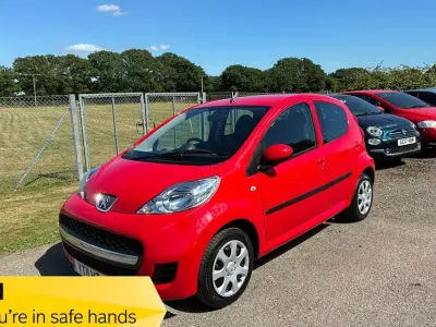 Used Peugeot 107 68 HP (50 kW) 2011 Red Hatchback