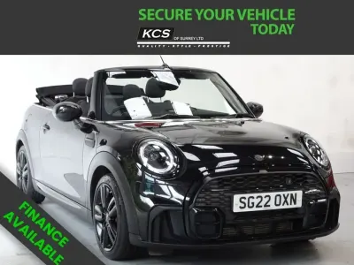 Usado Mini Cooper Cabriolet Sport 136 HP (100 kW) 2022 Preto Cabrios