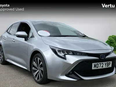 Usado Toyota Corolla Design 138 CV (101 kW) 2023 Plateado Utilitario