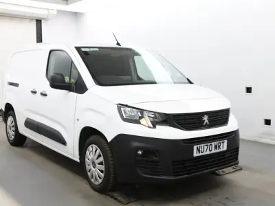 Begagnad Peugeot Partner 131 HK (96 kW) 2020 Vit Minibuss