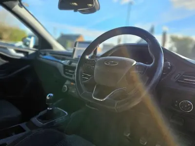 Begagnad Ford Focus ST-Line 120 HK (88 kW) 2020 Blå Halvkombi