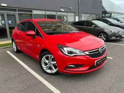 Usado Vauxhall Astra SRi 105 CV (77 kW) 2018 Rojo Utilitario