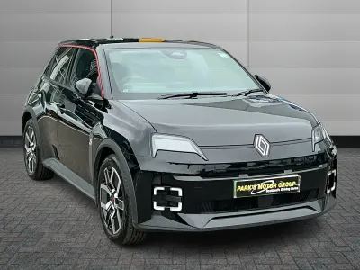 Used Renault R5 Komfort 110 kW (150 HP) 2025 Special metallic  diamond black  Hatchback