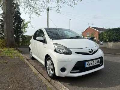 Used Toyota Aygo Style 68 HP (50 kW) 2013 White Hatchback