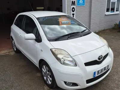 Used Toyota Yaris 2011 White Hatchback