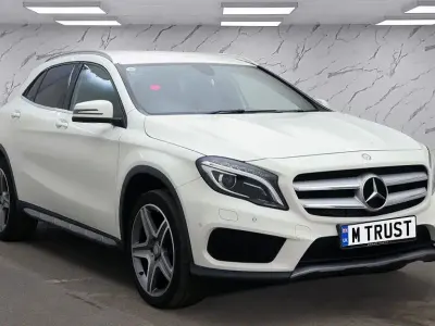Käytetty Mercedes GLA200 AMG line 136 HP (100 kW) 2017 Valkoinen Katumaasturi