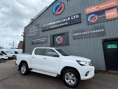 Used Toyota HiLux 150 HP (110 kW) 2018 White Pickup