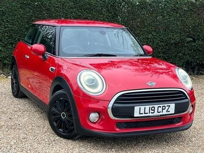 Used Mini ONE Classic 102 HP (75 kW) 2019 Red Hatchback