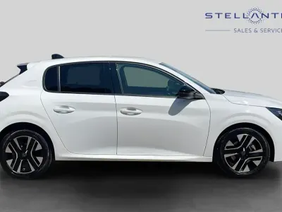 Used Peugeot 208 Allure 99 HP (72 kW) 2025 White Hatchback