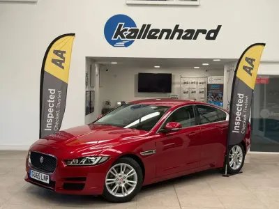 Used Jaguar XE Prestige 200 HP (147 kW) 2015 Red Sedan