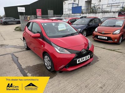 Begagnad Toyota Aygo X-play 2014 Röd Halvkombi