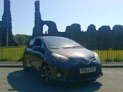 Używany Toyota Yaris Sport 99 KM (72 kW) 2014 Szary Hatchback