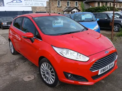 Używany Ford Fiesta Titanium 2014 Czerwony Hatchback