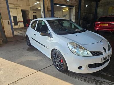 Used Renault Clio II 197 HP (144 kW) 2008 White Hatchback