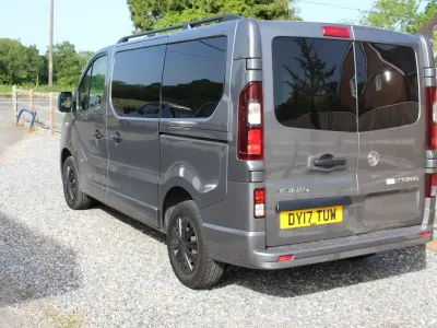 Usado Vauxhall Vivaro Sportive 2017 Cinzento