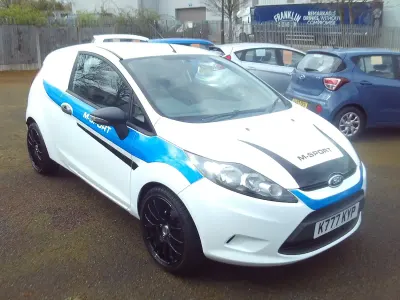 Usado Ford Fiesta 70 HP (51 kW) 2011 Branco Van
