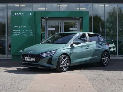Used Hyundai i20 Premium 100 HP (73 kW) 2025 Green Hatchback