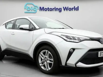 Used Toyota C-HR 122 HP (89 kW) 2022 White SUV