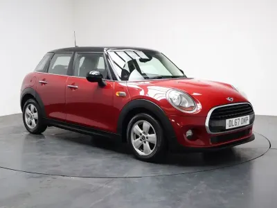 Used Mini Cooper D Hatch 116 HP (85 kW) 2017 Red Hatchback